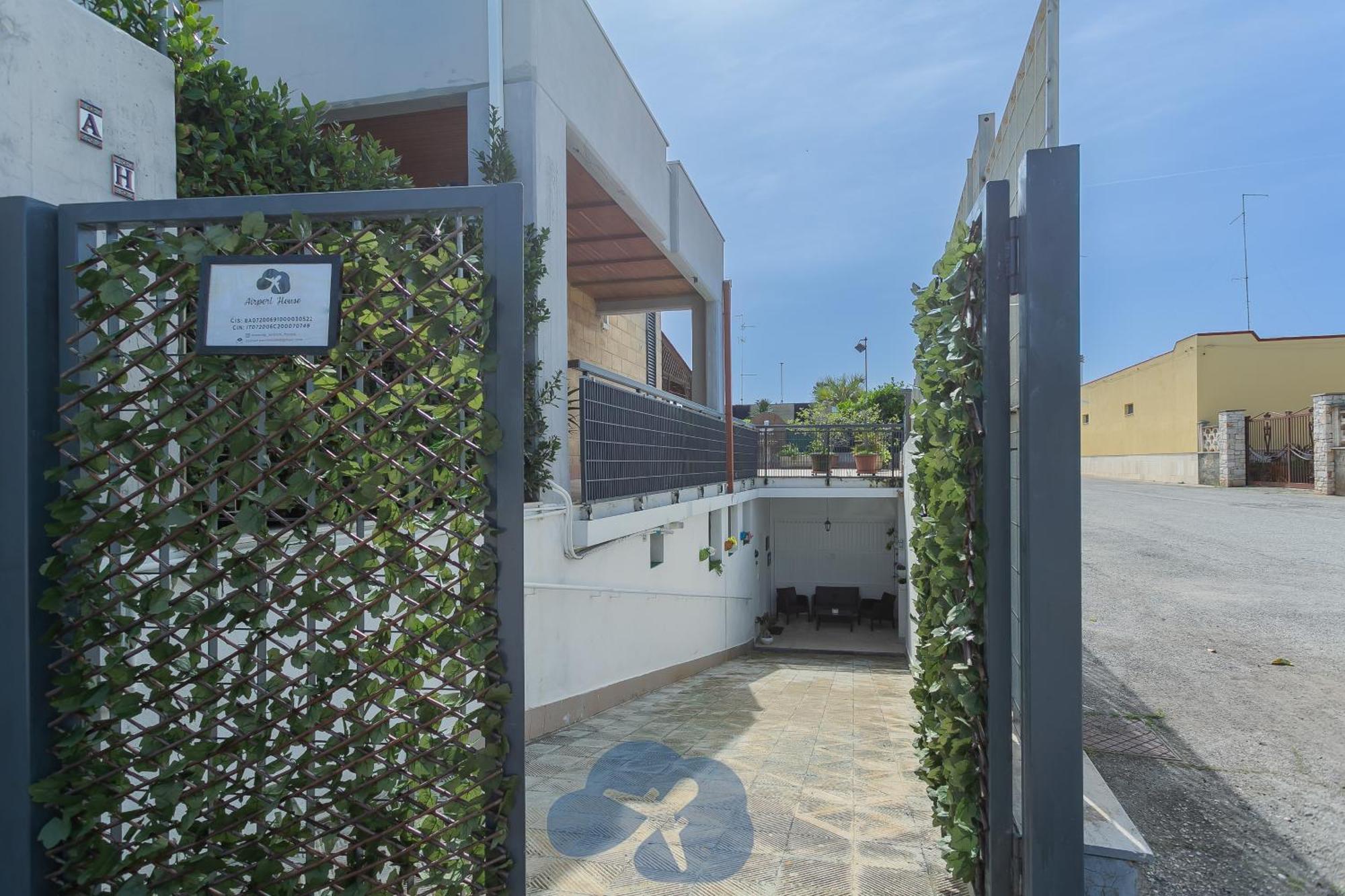 דירות בארי Airport House מראה חיצוני תמונה